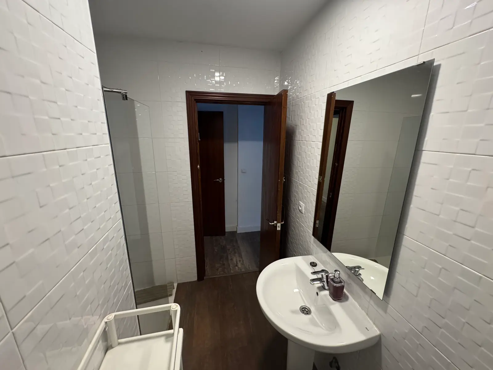 Baño con lavabo
