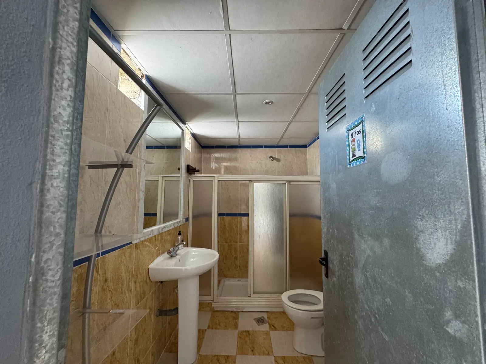 Aseo de la sala de juegos