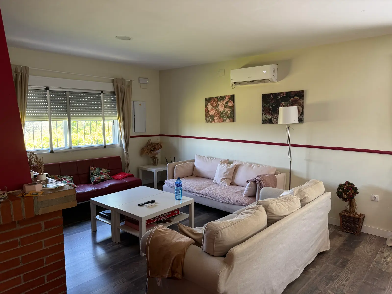 Salón con chimenea